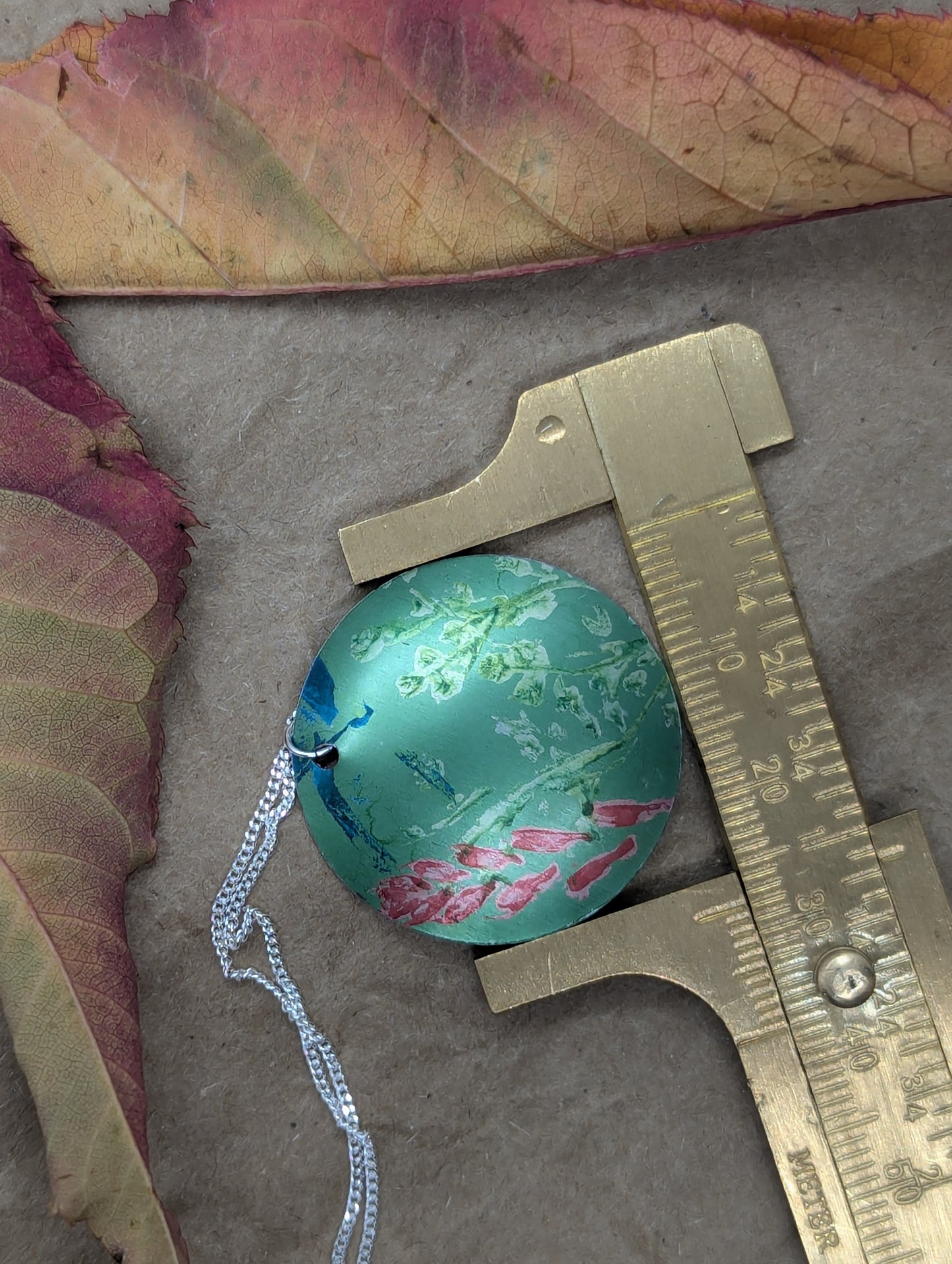 Green wildflower pendant G108